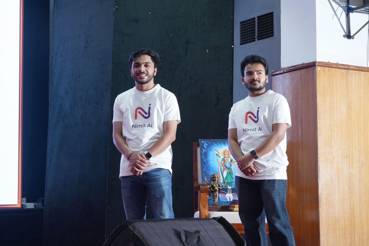 Nilansh Gupta and Archit Dhir on stage at Innopreneurs Season 12, Viksit Bharat Conclave Nagpur, pitching Nimitai to 400+ people